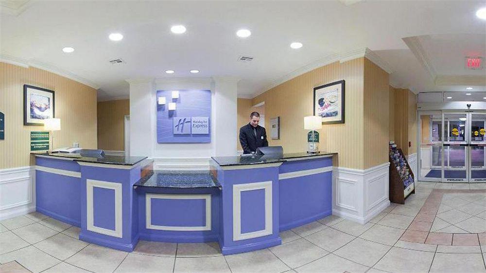 Holiday Inn Express Hotel & Suites Wichita Airport By Ihg Exterior foto