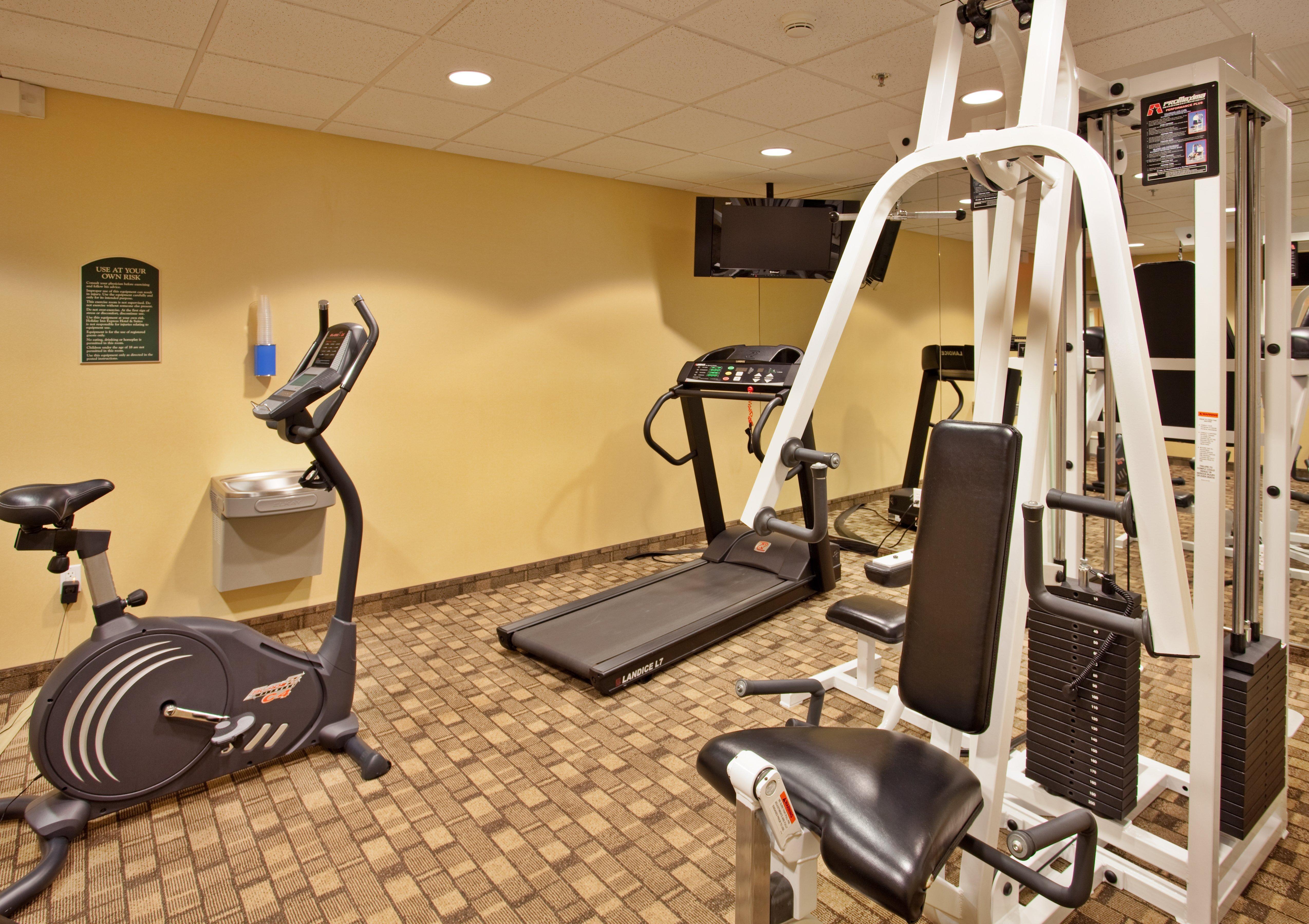 Holiday Inn Express Hotel & Suites Wichita Airport By Ihg Exterior foto