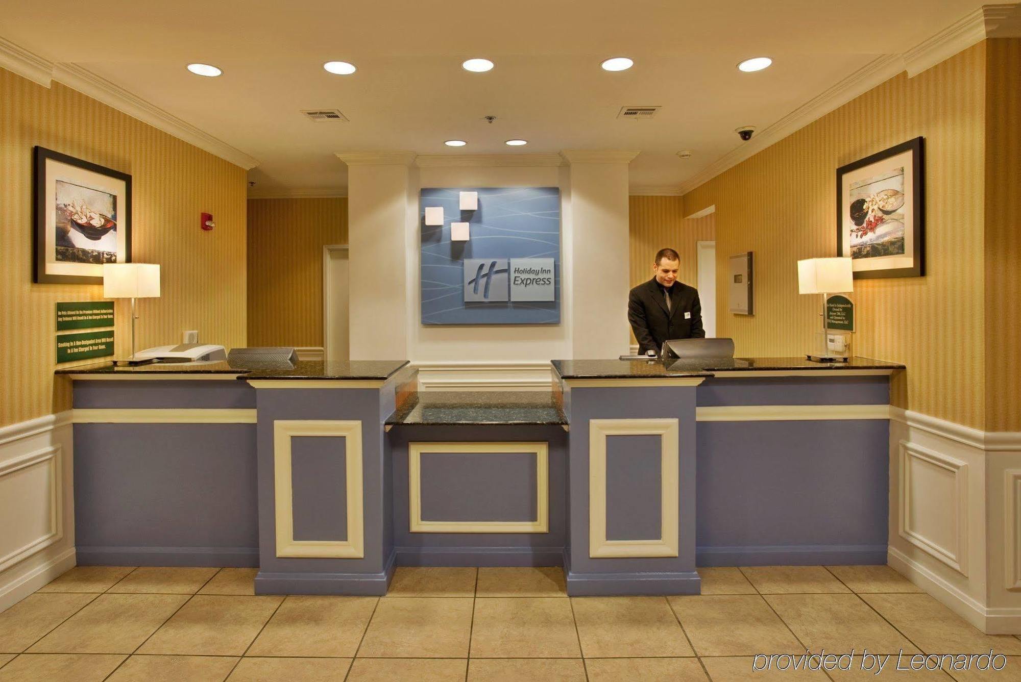Holiday Inn Express Hotel & Suites Wichita Airport By Ihg Exterior foto